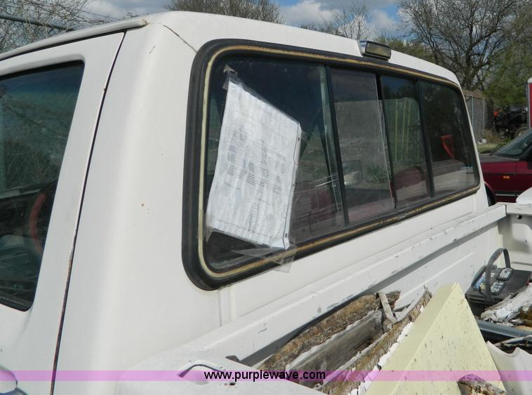 image for item T9771 1988 Ford F150 XLT Lariat pickup truck