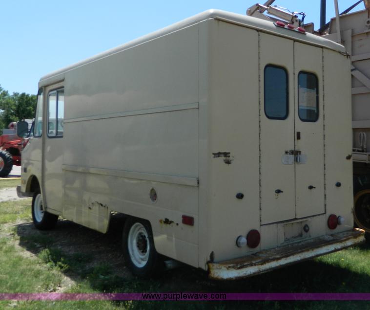 image for item T9853 1979 Chevrolet Step Van 20 multi stop delivery van