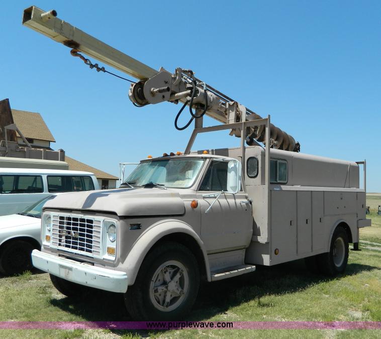 image for item T9854 1972 GMC utility service truck