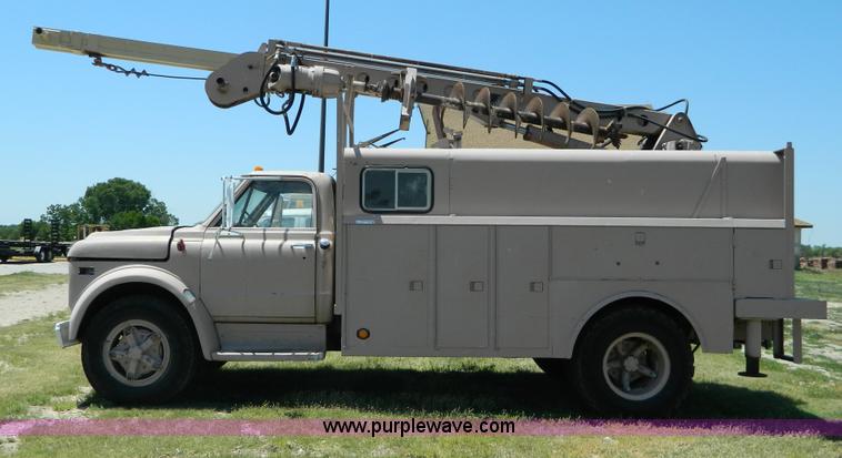 image for item T9854 1972 GMC utility service truck