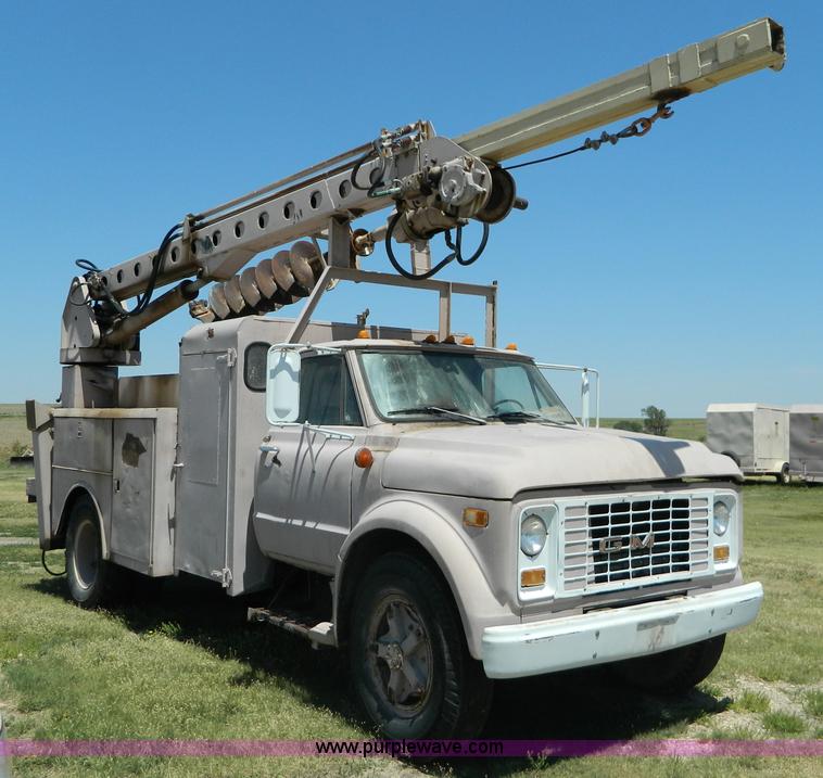 image for item T9854 1972 GMC utility service truck
