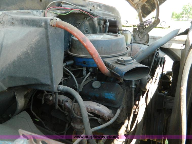 image for item T9854 1972 GMC utility service truck