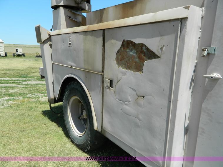 image for item T9854 1972 GMC utility service truck