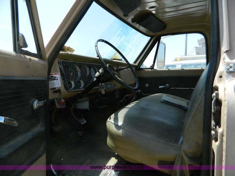 image for item T9854 1972 GMC utility service truck