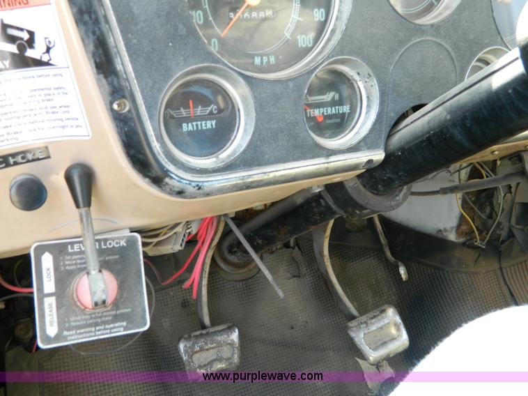 image for item T9854 1972 GMC utility service truck