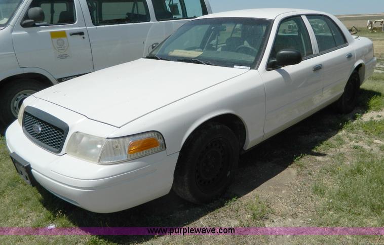 image for item T9855 2001 Ford Crown Victoria