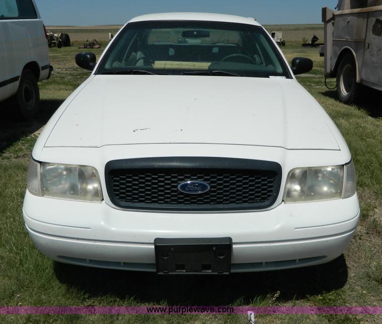 image for item T9855 2001 Ford Crown Victoria