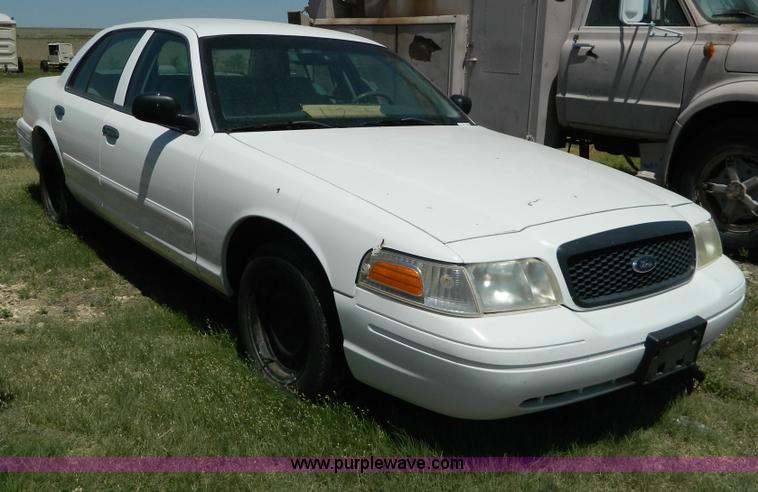 image for item T9855 2001 Ford Crown Victoria