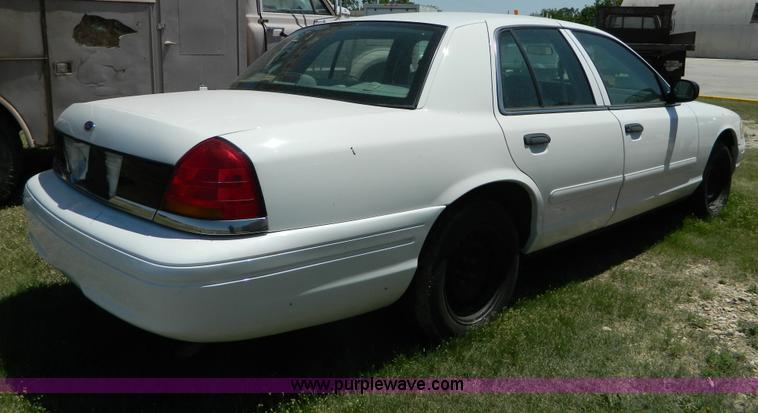 image for item T9855 2001 Ford Crown Victoria