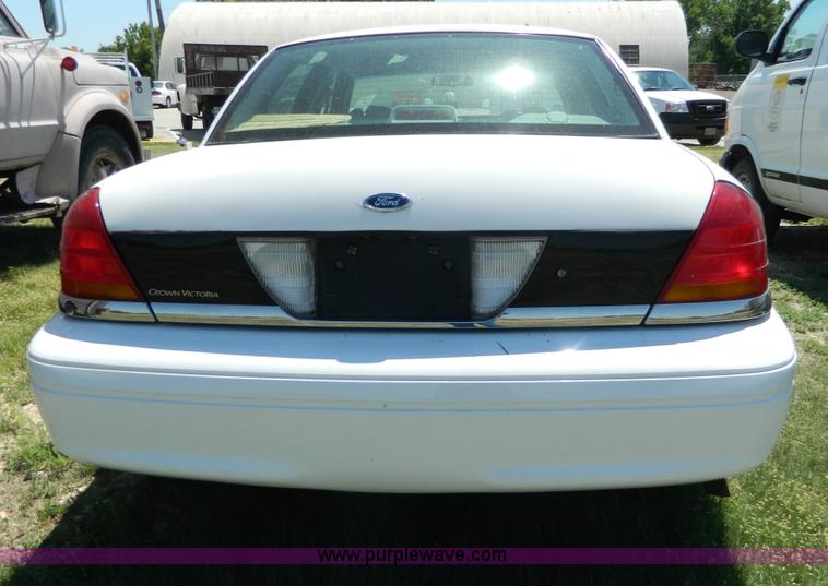 image for item T9855 2001 Ford Crown Victoria