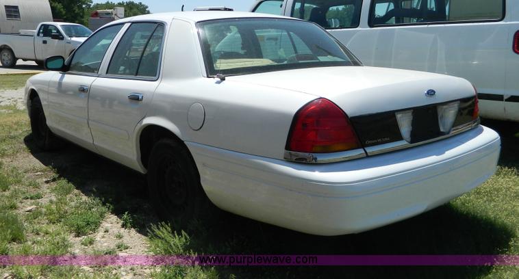 image for item T9855 2001 Ford Crown Victoria