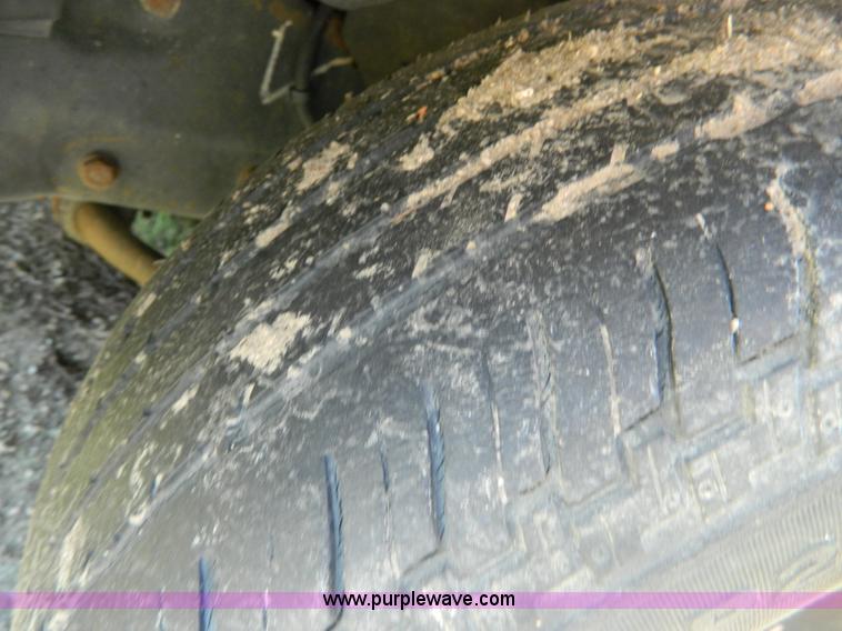 image for item T9855 2001 Ford Crown Victoria