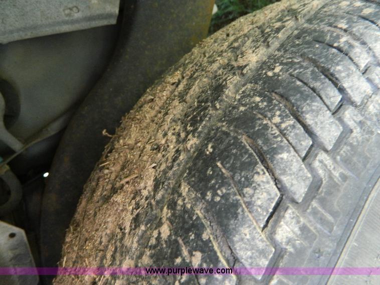 image for item T9855 2001 Ford Crown Victoria