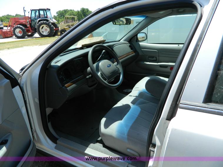 image for item T9855 2001 Ford Crown Victoria