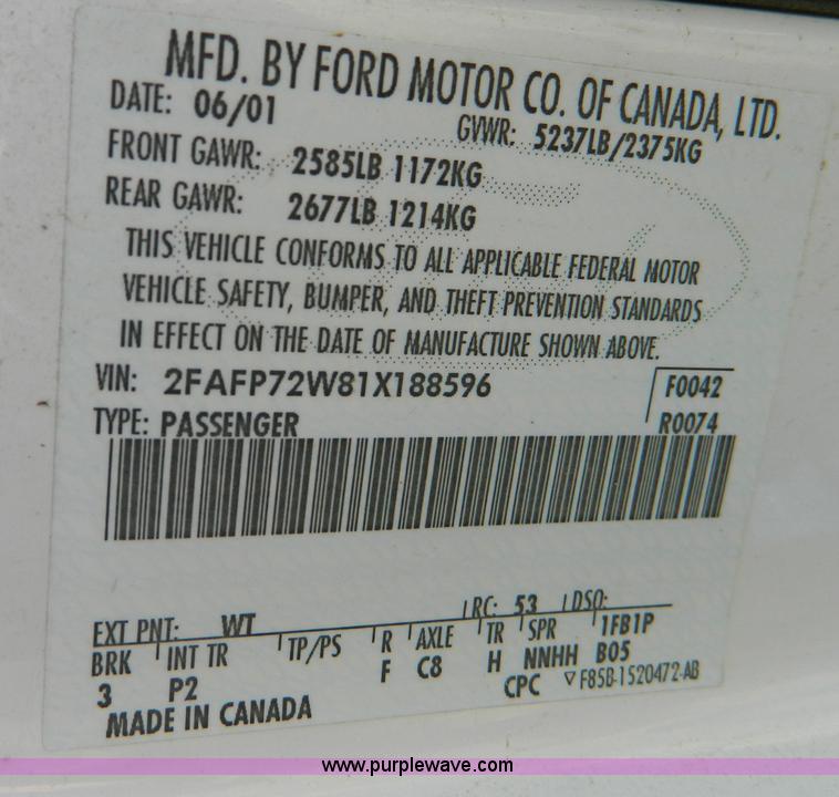 image for item T9855 2001 Ford Crown Victoria