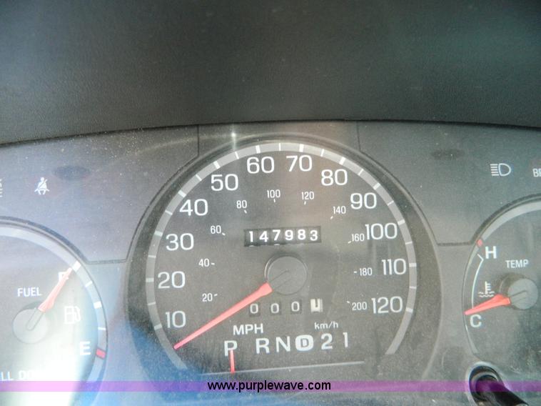 image for item T9855 2001 Ford Crown Victoria