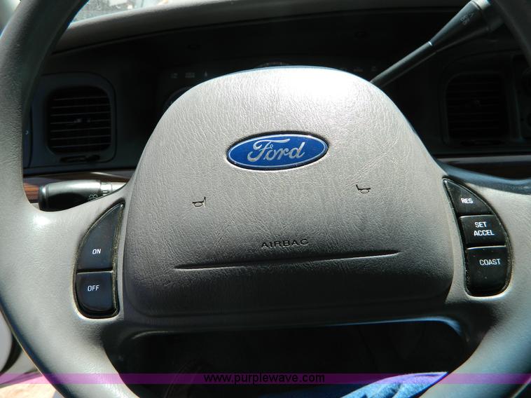 image for item T9855 2001 Ford Crown Victoria