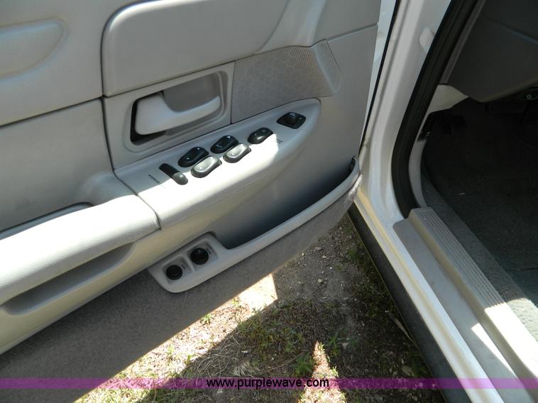image for item T9855 2001 Ford Crown Victoria