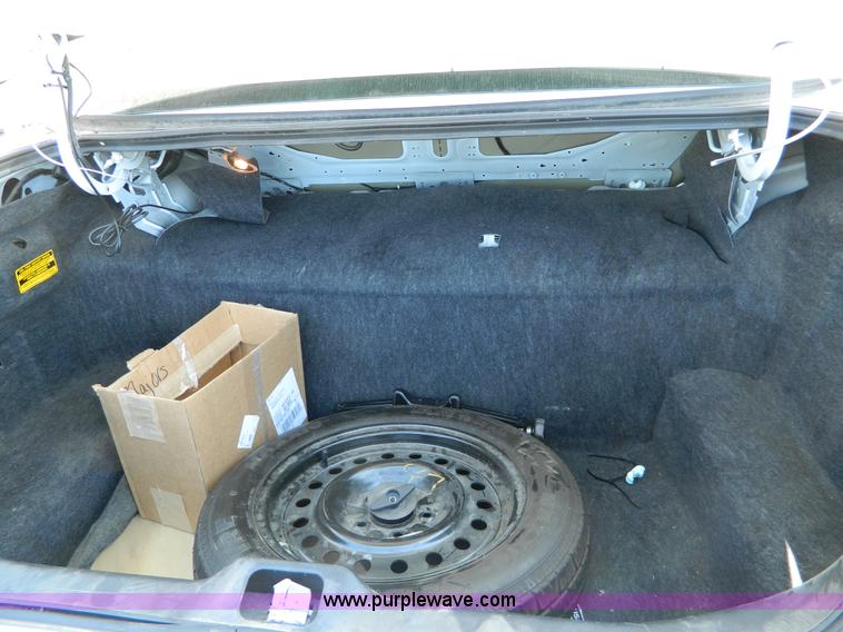 image for item T9855 2001 Ford Crown Victoria