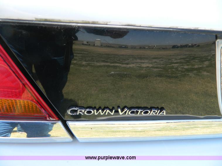 image for item T9855 2001 Ford Crown Victoria