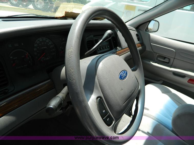 image for item T9855 2001 Ford Crown Victoria