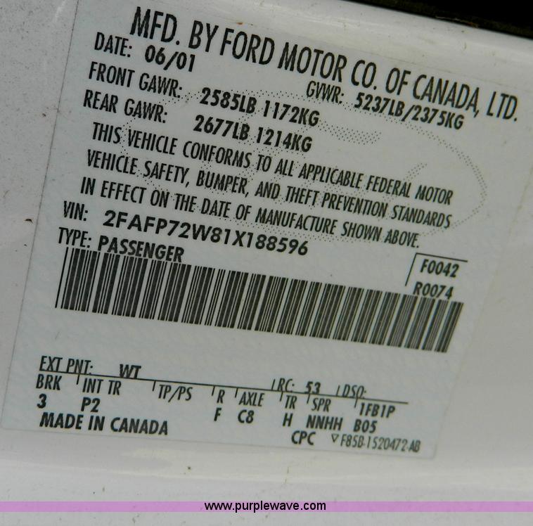image for item T9855 2001 Ford Crown Victoria
