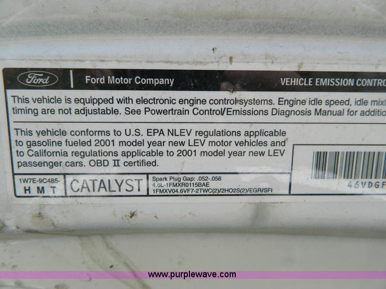 image for item T9855 2001 Ford Crown Victoria