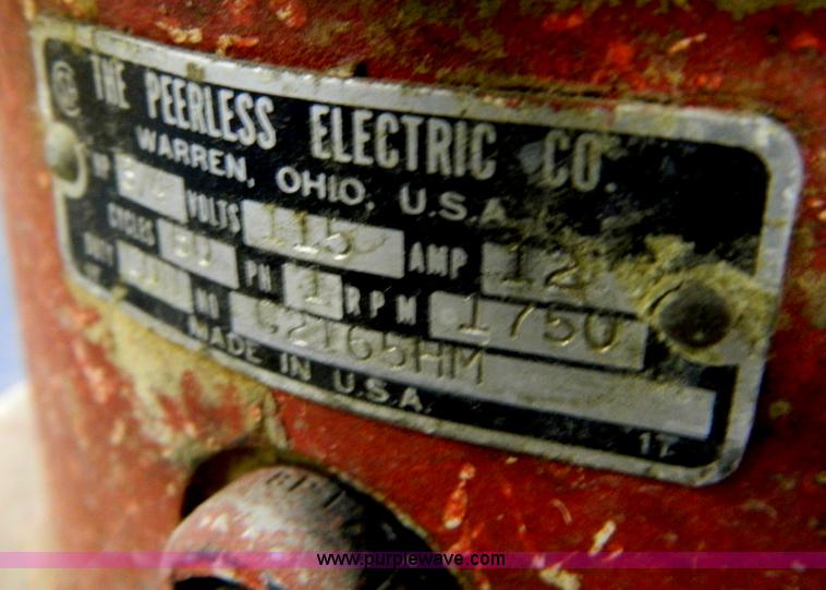 image for item T9866 Peerless 17" floor buffer