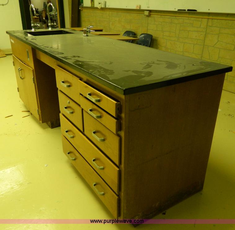 image for item T9868 Lab table