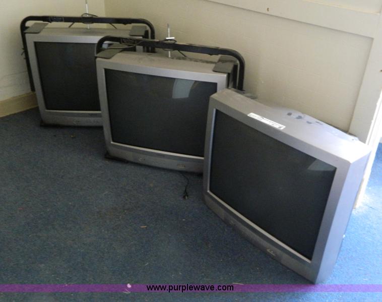 image for item T9871 (3) 27" televisions