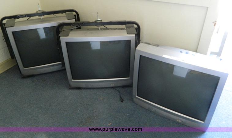 image for item T9871 (3) 27" televisions