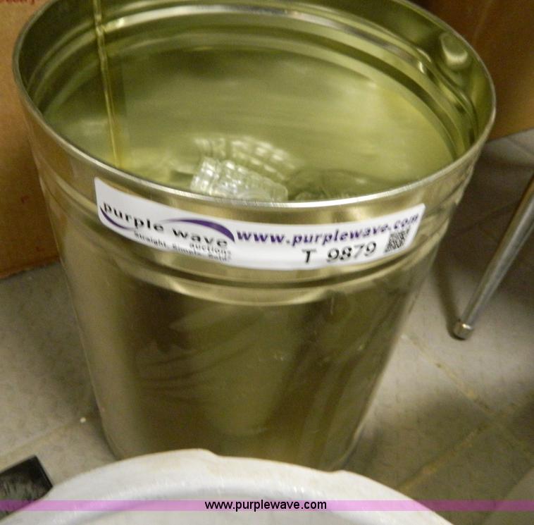 image for item T9879 Assortment of kitchen supplies