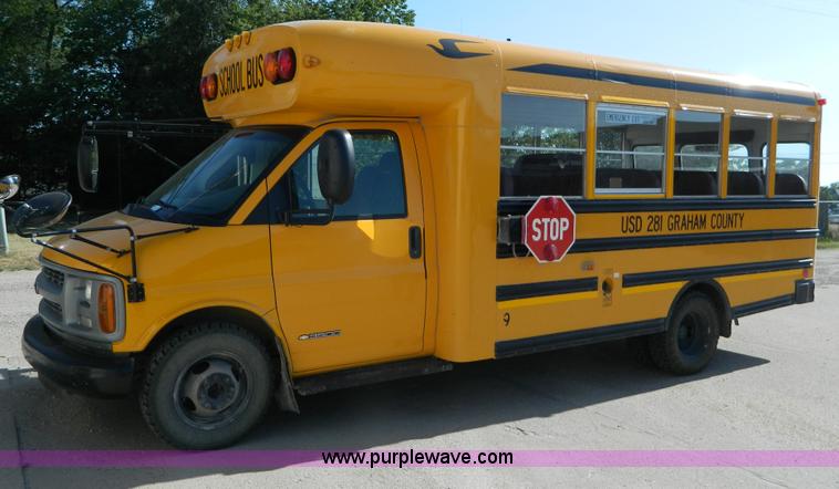 image for item T9893 2002 Chevrolet 3500 Bluebird school bus