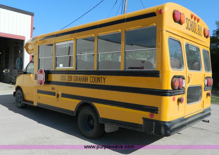 image for item T9893 2002 Chevrolet 3500 Bluebird school bus