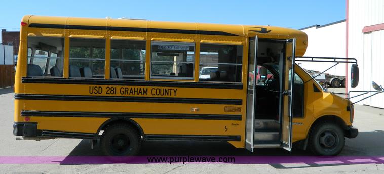 image for item T9893 2002 Chevrolet 3500 Bluebird school bus