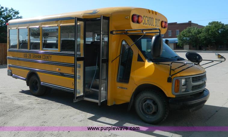 image for item T9893 2002 Chevrolet 3500 Bluebird school bus