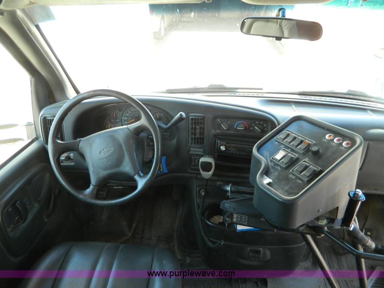 image for item T9893 2002 Chevrolet 3500 Bluebird school bus