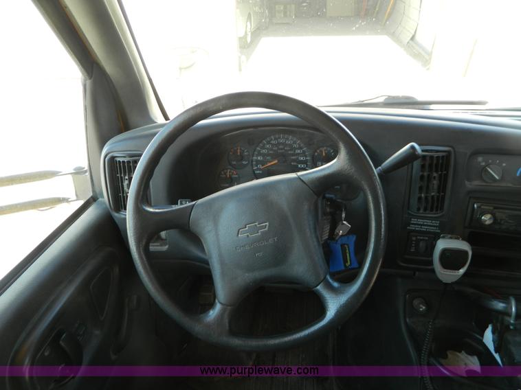 image for item T9893 2002 Chevrolet 3500 Bluebird school bus