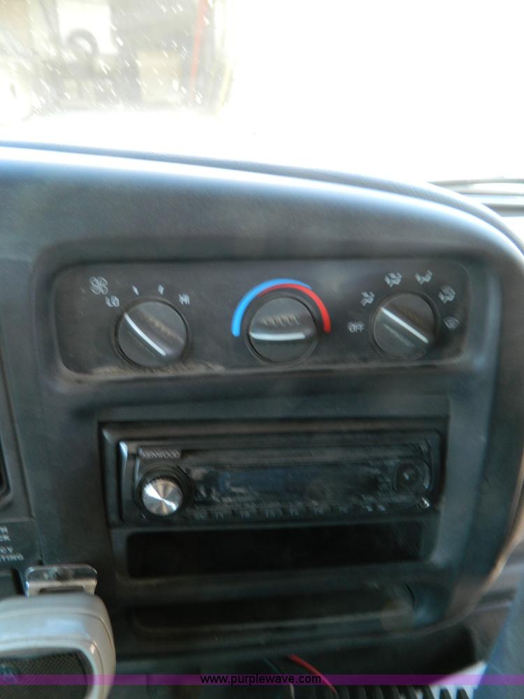 image for item T9893 2002 Chevrolet 3500 Bluebird school bus