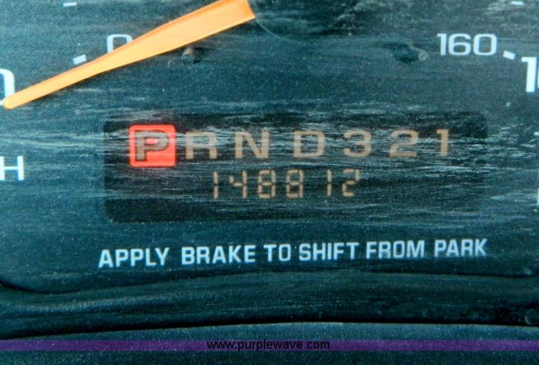 image for item T9893 2002 Chevrolet 3500 Bluebird school bus