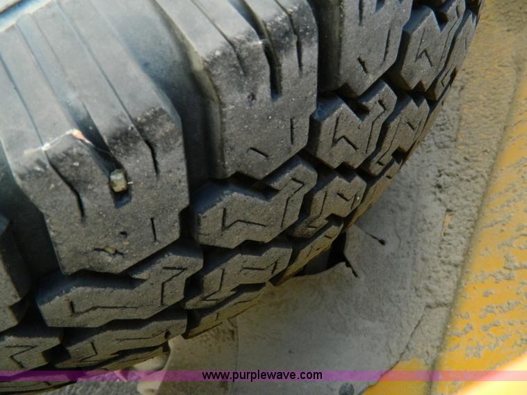 image for item T9893 2002 Chevrolet 3500 Bluebird school bus