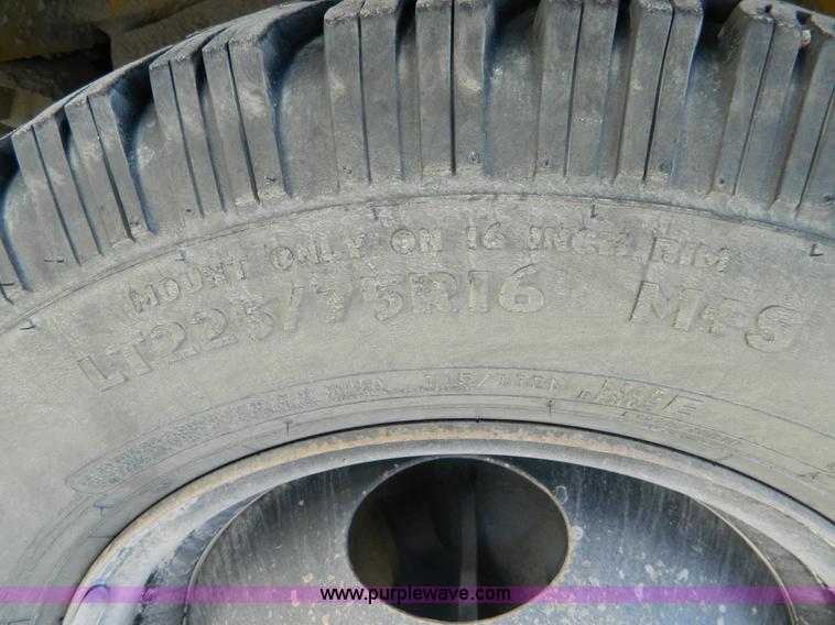 image for item T9893 2002 Chevrolet 3500 Bluebird school bus