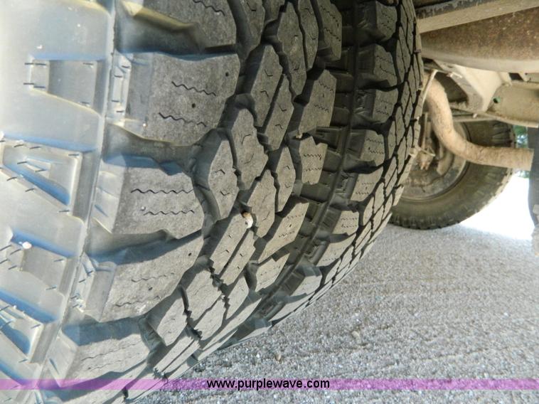 image for item T9893 2002 Chevrolet 3500 Bluebird school bus