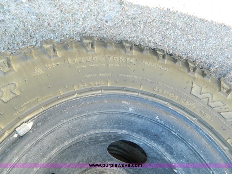 image for item T9893 2002 Chevrolet 3500 Bluebird school bus