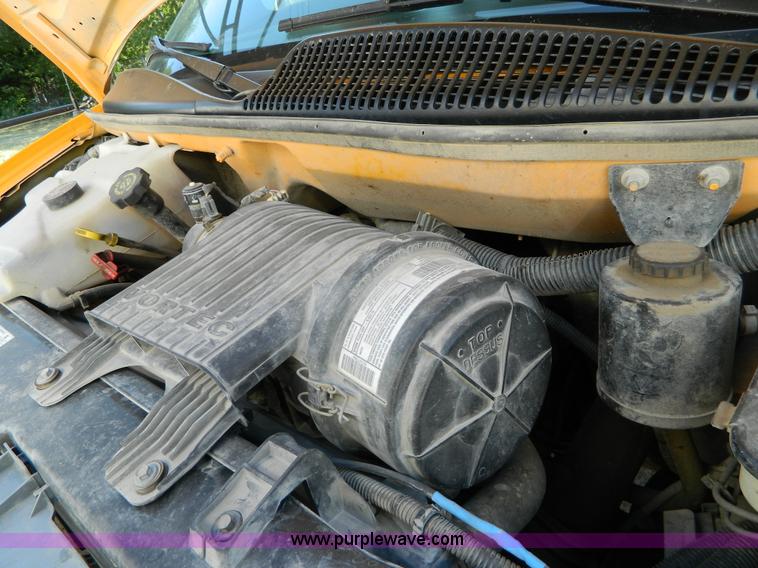 image for item T9893 2002 Chevrolet 3500 Bluebird school bus