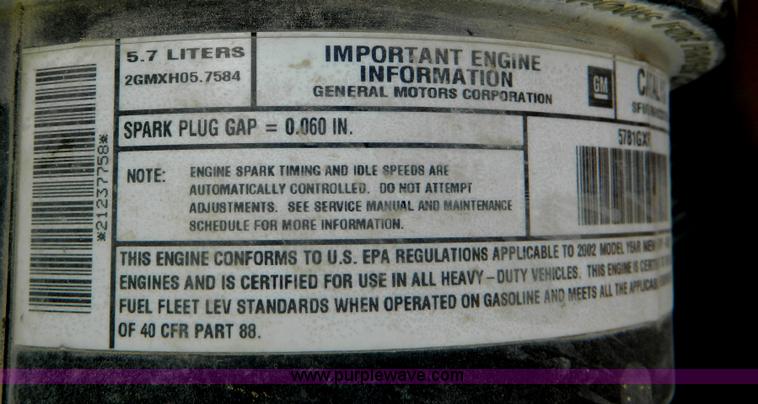 image for item T9893 2002 Chevrolet 3500 Bluebird school bus