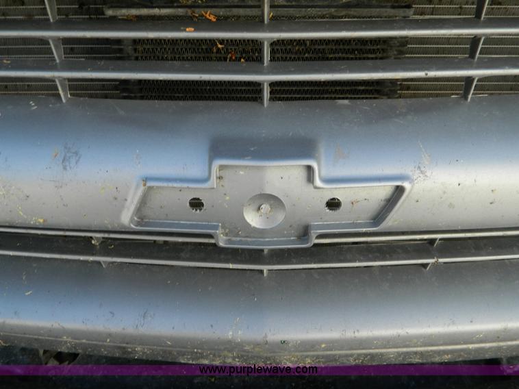 image for item T9893 2002 Chevrolet 3500 Bluebird school bus