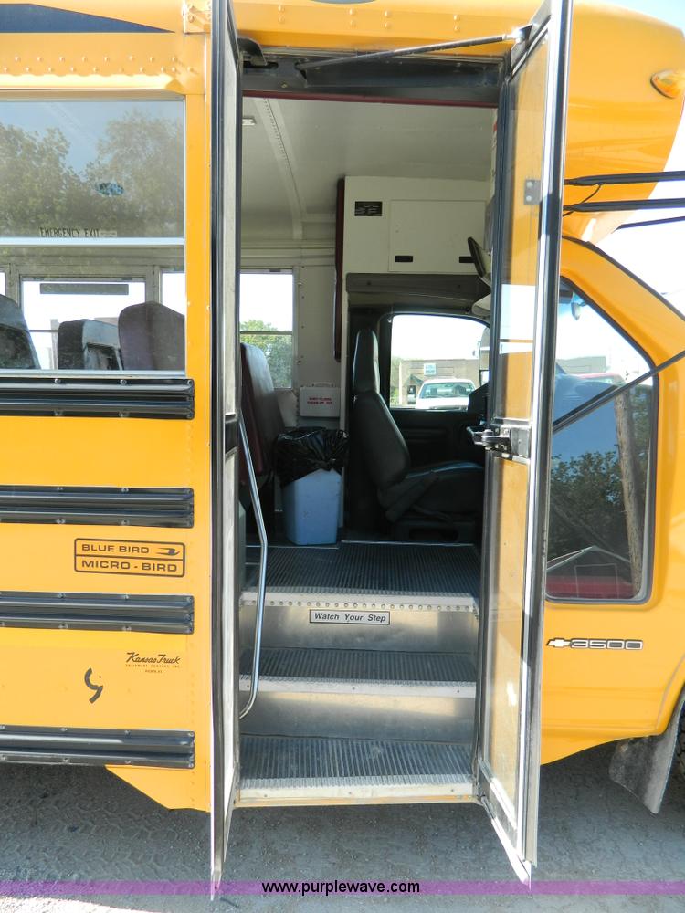 image for item T9893 2002 Chevrolet 3500 Bluebird school bus