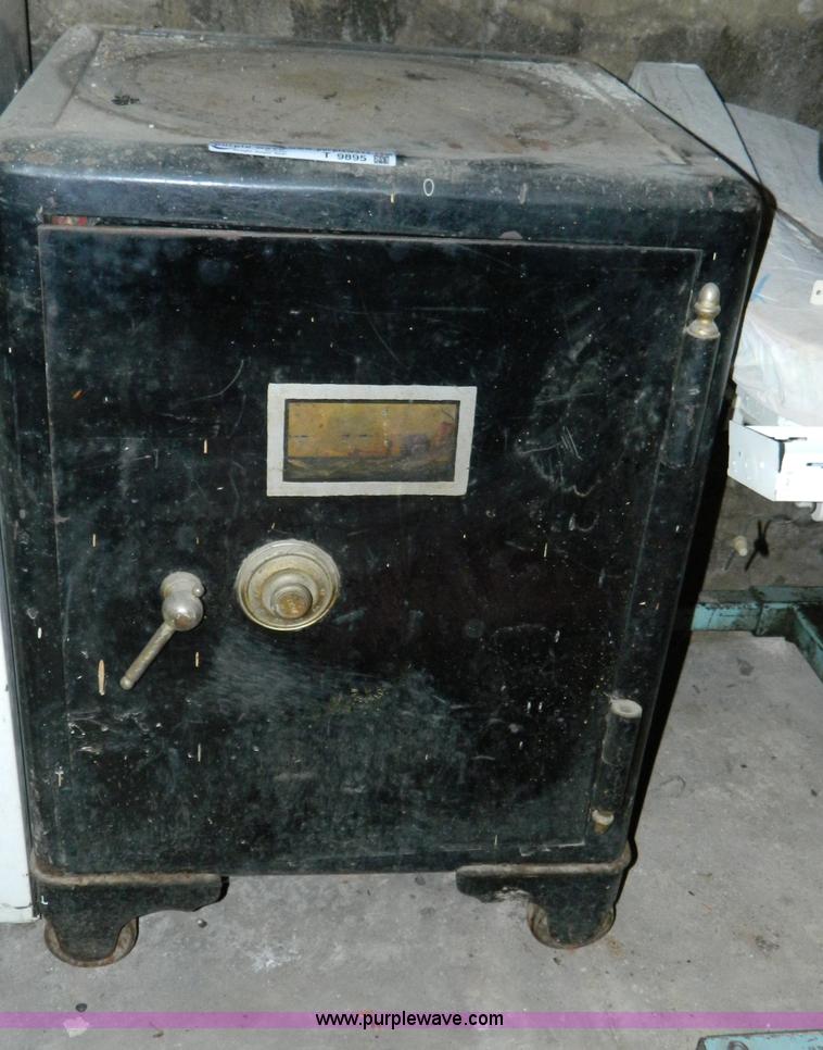 image for item T9895 Vintage cast safe