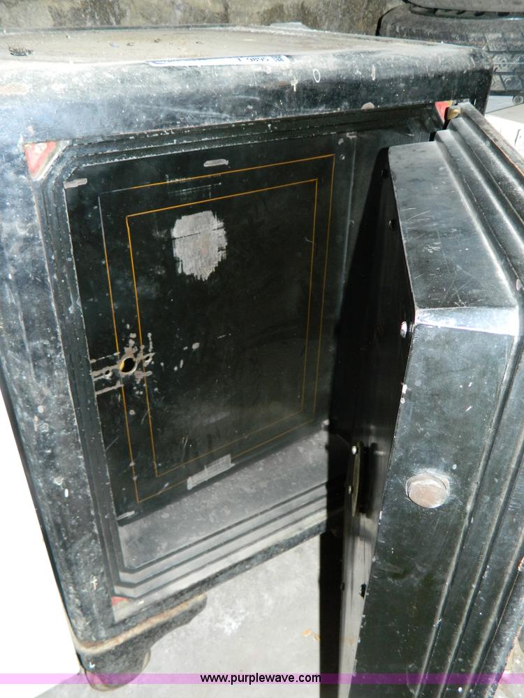 image for item T9895 Vintage cast safe